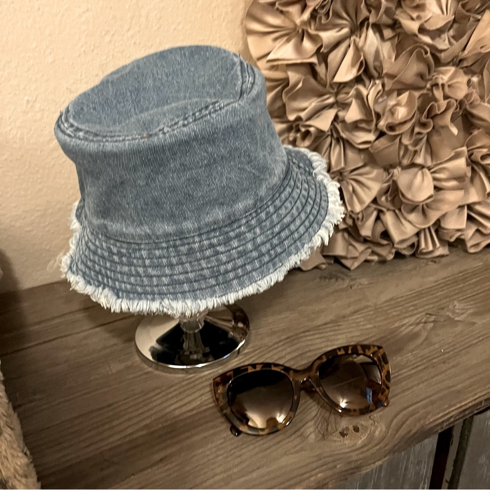 Thomas James Women’s Tortoise Print Frame Sun Glasses & Denim Fringe Bucket Hat